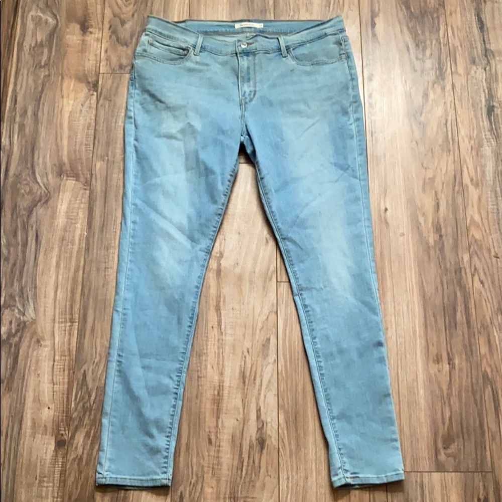 LEVIS SUPERSKINNY LIGHTWASH JEANS💙